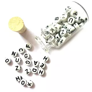 Cuentas Circulares con Letras Negras